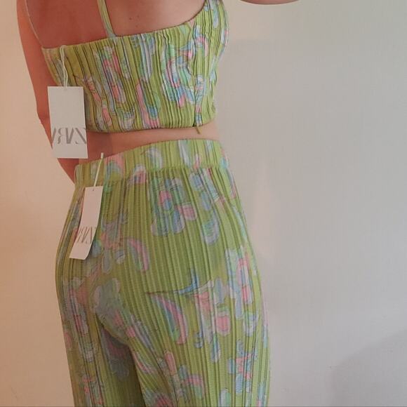 ZARA 2 Piece Set Lime Green Floral Crop Top & Pleated Trousers Size Large - Picture 8 of 8
